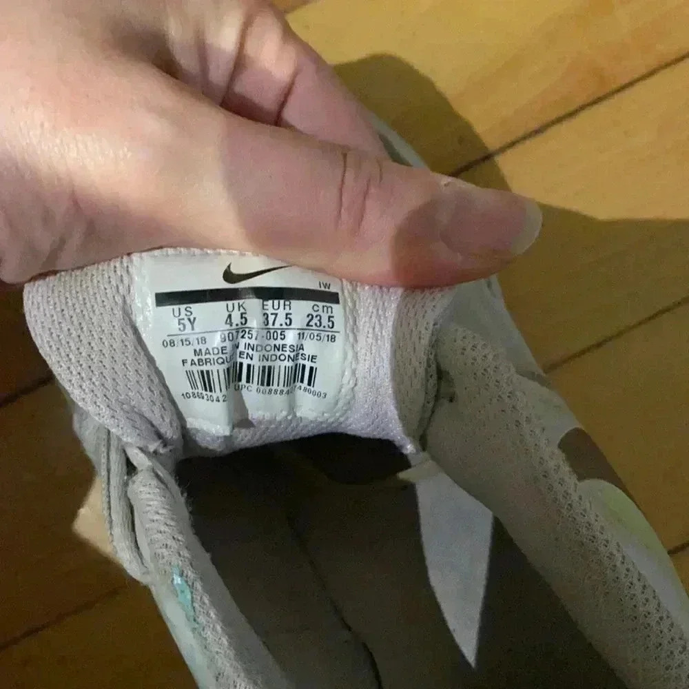 Nike - Picture 7 of 7